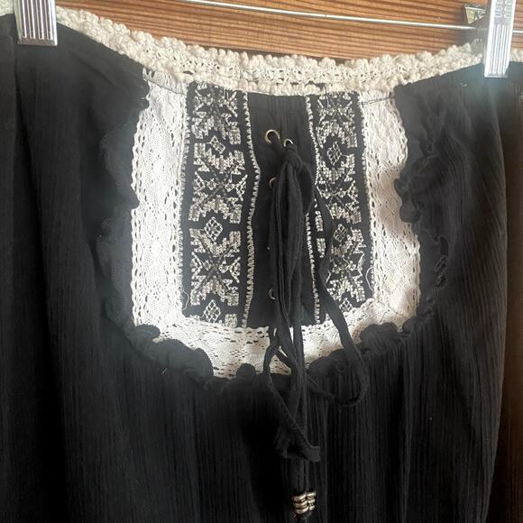 A'Gaci Black and Crochet tunic top size Large - Picture 2 of 6